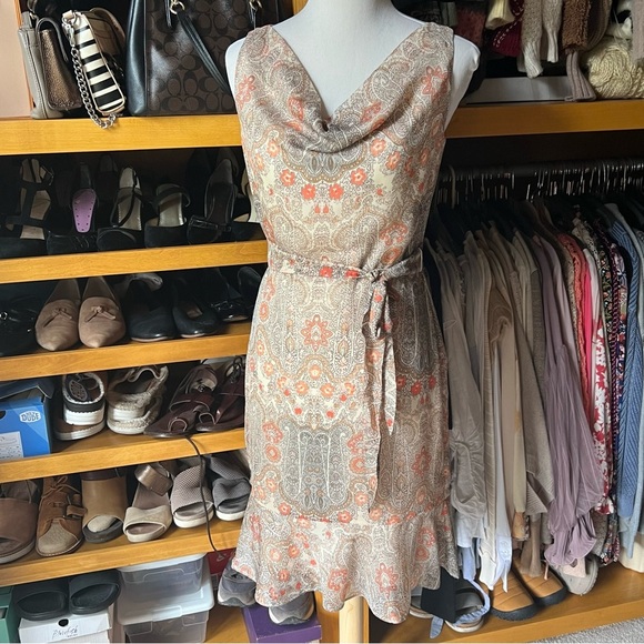 ⭐️BOGO FREE⭐️ The Limited dress in EUC - Picture 2 of 7